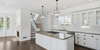 Premier Location in Corona Del Mar for 12-Month Lease Gallery 9