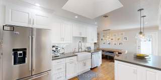 Beautiful Home with Pool! Gallery 21