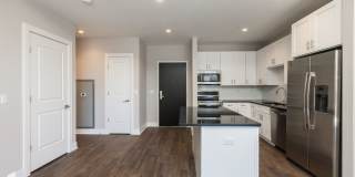 3833 N Broadway Gallery 70