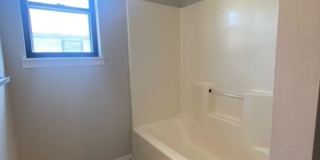Great Duplex! 2 Bed, 1 Bath Gallery 9