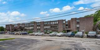 Charming 2BR/2BATH Condo in Flossmoor Gallery 1