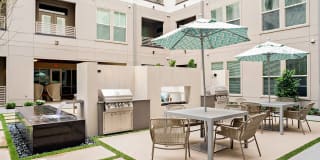 555 Ross Gallery 18