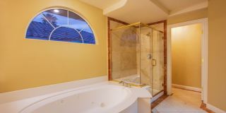 Beautiful 5 bedroom 4.5 bath home with large basement in gated community! Gallery 33