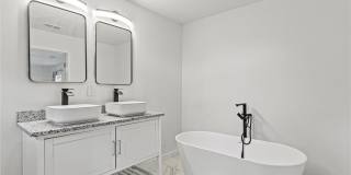 Room in 3 Bedroom Home at Peeples St SW Gallery 12