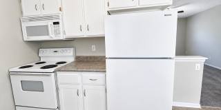 Spacious 3 Bed, 2 Bath Split-Level Duplex with Garage in Lee's Summit! Gallery 7