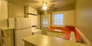 1 bedroom, living dining den near Central and Highland Gallery 11