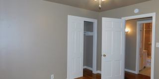 SUPER LOCATION / NO CARPET   --   ( FREE RENT ; w/ qualified app:   CALL FOR DETAILS )_ Gallery 17