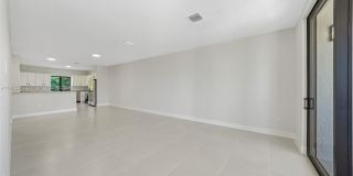 4313 E 8th Ct Gallery 3