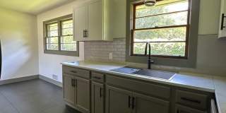 Updated 3 Bedroom House on the Eastside Gallery 19