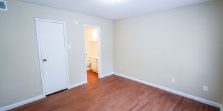 La Esencia Gallery 16