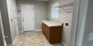 Spacious 4 Bedroom in South Crestview Gallery 18
