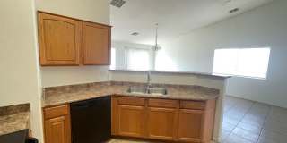 Fresh paint 3 Bedroom, 2 baths very low maintenance home Gallery 7