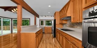 Private 4 Bedroom Retreat on 5-Acres Cottage Lake Gallery 14