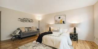 Boutique Condo with Stunning Views of Elliot Bay! Gallery 9