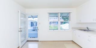 Waiola - upstairs 1 bedroom with 1 parking - window air conditioner in bedroom.. Waiola - upstairs 1 bedroom with 1 parking - window air conditioner in bedroom.. Gallery 1