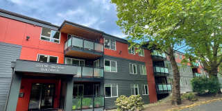 Beautiful Sand Point Condo with Pool & Garage Parking Gallery 1