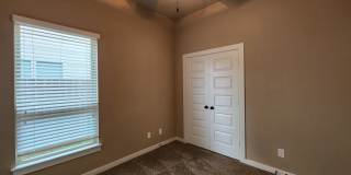 3/2/2  Located between New Braunfels & Seguin / Fridge Included /  Fenced Backyard / CISD Gallery 15