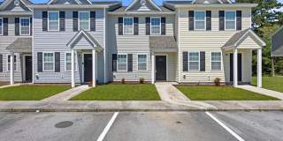 Minutes to OAJ Airport! Beautiful Townhomes! Gallery 1