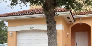 4987 SE Mariner Garden Circle Gallery 1