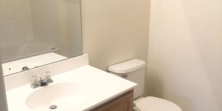 Bright Condo in Convenient Location Gallery 13