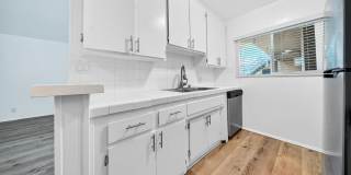 351 S. Manhattan Pl. Gallery 24