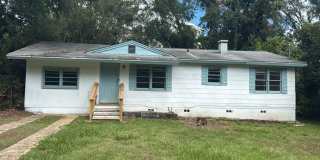 3 bedroom 1 bath house with a large back yard! Available now! 3 bedroom 1 bath house with a large back yard! Available now! Gallery 1