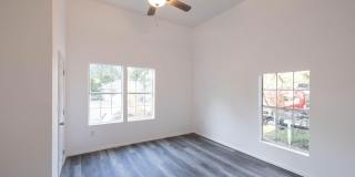 415 W 7th Street Gallery 12