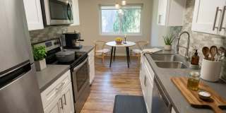 Gorgeous & Spacious Two Bedroom, One Bathroom Apartment in Oakland W/ Parking Gallery 1
