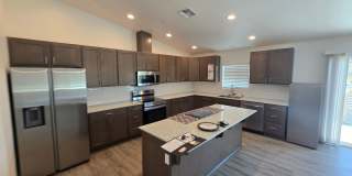 Beautiful, Clean 4 bedroom with Solar!! Gallery 4
