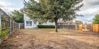 Charming East Austin 2-Story | 3BR | Spacious Yard & Modern Kitchen Gallery 22