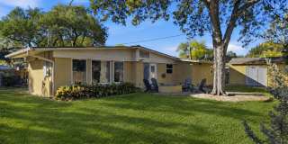 Charming 4-Bedroom Home with Spacious Living Areas in Convenient Location Gallery 3