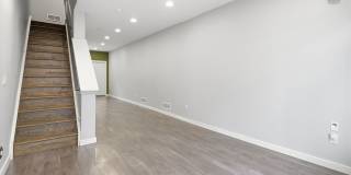 Skyline Views, Modern Style and Four Levels of Flexible Living Skyline Views, Modern Style and Four Levels of Flexible Living Gallery 1