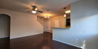 3/2.5/2 Duplex / Easy Access to Highways, Shopping, Restaurants, & Entertainment / Large Fenced in Yard / CISD Gallery 3