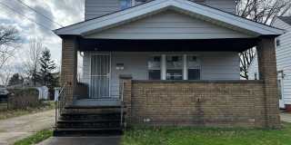 Charming 3-Bedroom Property in Prime Location Gallery 1