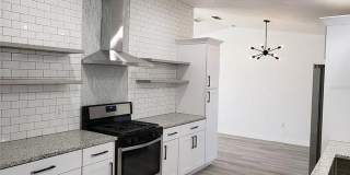 Canal Home 3 Bed 2 Bath Gallery 3