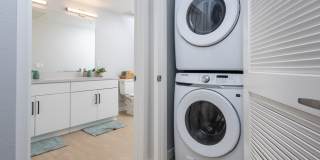 Downtown Ontario Luxury Apartments Gallery 33