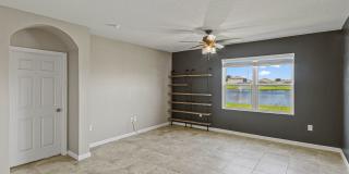 For Rent: Lakefront 4-Bedroom 2-Bathroom Home in Lakeside Palms Gallery 36