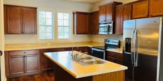 WOW! 3 bedroom 3.5 bathroom townhome! Like New! Must see Gallery 10