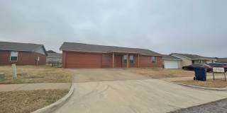 Beautiful home close to down town Granbury and Schools Gallery 1