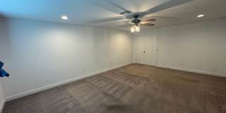 Spacious 5-Bedroom Riverview Home Gallery 24