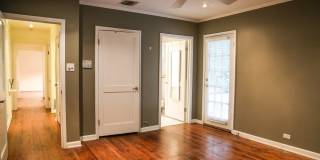 3-BEDROOM W/ SPARKLING POOL IN ALAMO HEIGHTS Gallery 19