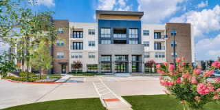 Olivian at the Realm Apartments Gallery 1