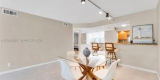 9811 N Hollybrook Lake Dr Gallery 9
