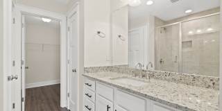 Beautifully Upgraded 3B/2.5B  Tuscan Village Townhome near Destin Harbor, Bay, and Beaches Gallery 9