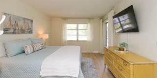** CANAL VIEW 2 BEDROOM\2 BATH CONDO ** SEASONAL OR ANNUAL ** BLUE POINT CLOSE TO DOWNTOWN NAPLES AND NAPLES BEAUTIFUL BEACHES ** CANAL BOAT SLIP AVAILABLE ** Gallery 42