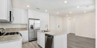 Coming Soon! Modern 2 Bed, 2 Bath Condo in Prime Ontario Location. Gallery 15