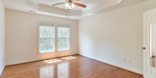 Lovely Townhome Conveniently Located! Gallery 20