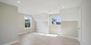901 LAWRENCE Street NE Gallery 10