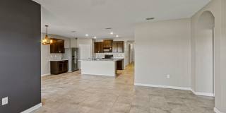 For Rent: Lakefront 4-Bedroom 2-Bathroom Home in Lakeside Palms Gallery 17