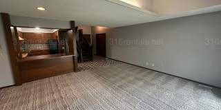 $1545 - 2 bed 1.5 bath - Duplex located in Riverside Gallery 7